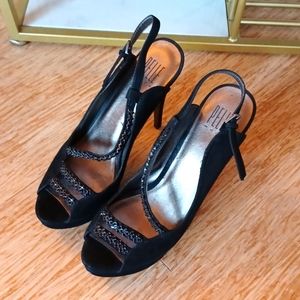 Pelle Moda Strappy Suede platform pumps size 7.5